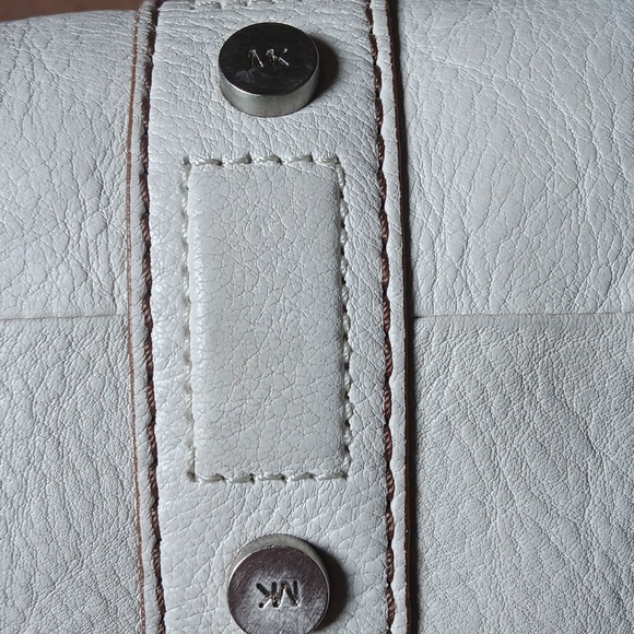 Michael Kors Creamy White Shoulder Bag with Silver Hardware. Preloved - Picture 9 of 9